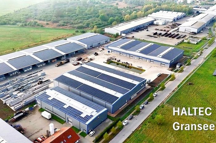 Das Foto zeigt eine Luftaufnahme des Produktionsgeländes der HALTEC Stahlbau GmbH