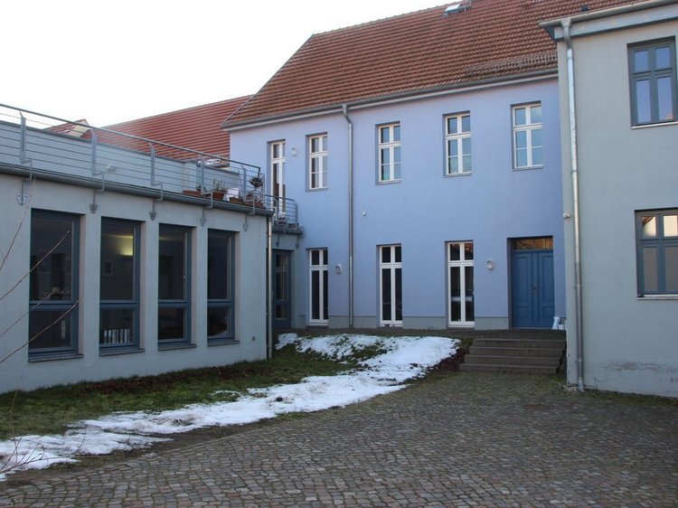 Das Foto zeigt die Hofansicht des Gebäudes in Gransee, Baustr. 31