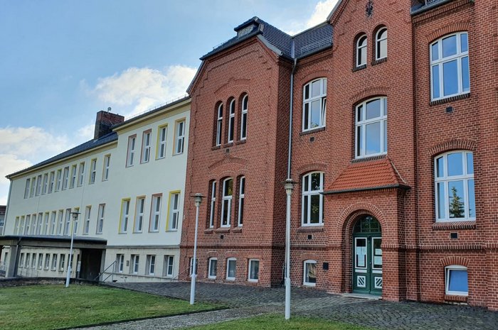 Das Foto zeigt das Verwaltungsgebäude der Stadt Zehdenick